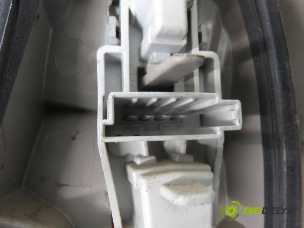 FORD MONDEO IV Turnier (BA7) KOMBI 2008 103,00 2.0 TDCi - QXBB 1997,00 světlo levé zadní kufr 7S7113405B