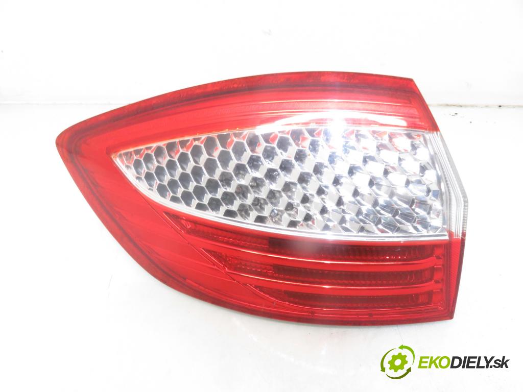 FORD MONDEO IV Turnier (BA7) KOMBI 2008 103,00 2.0 TDCi - QXBB 1997,00 světlo levé zadní kufr 7S7113405B