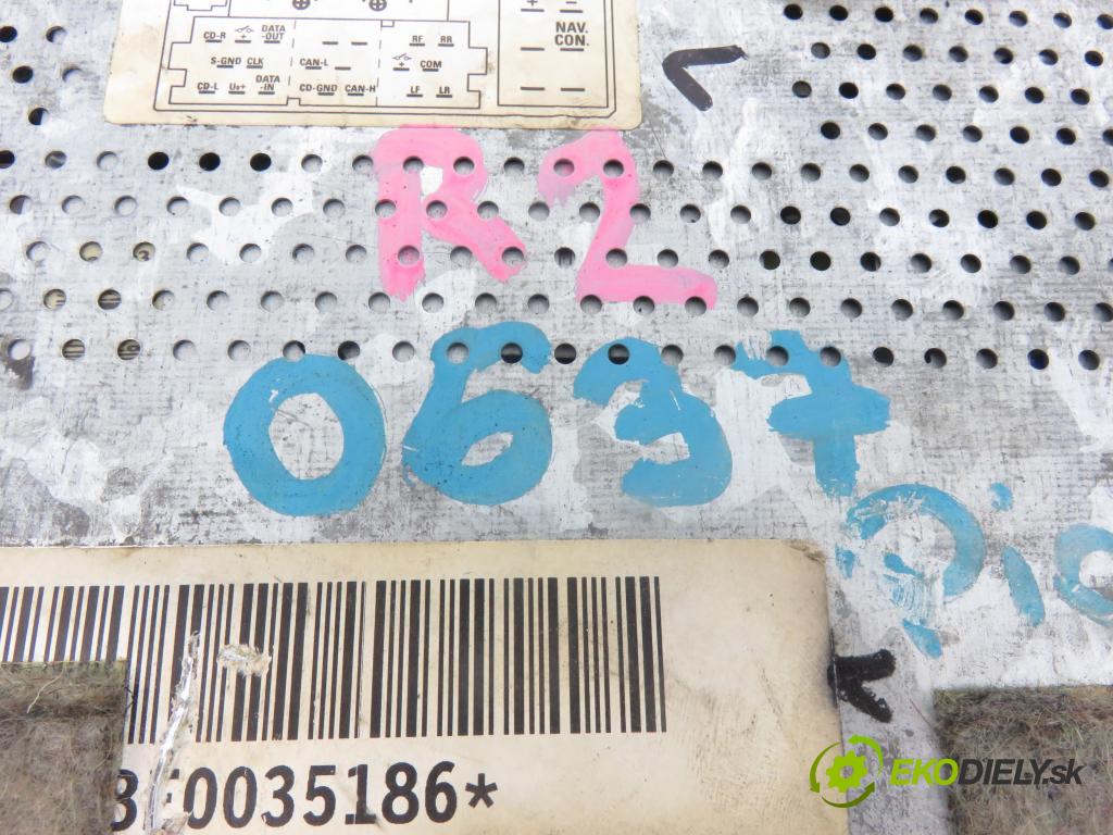 AUDI A4 (8E2, B6) SEDAN 2002 96,00 2.0 20V 130 - ALT 1984,00 RADIO 8E0035186