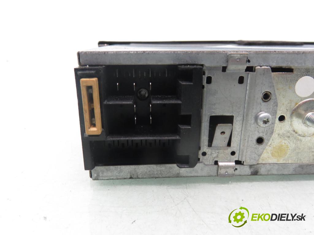 AUDI A4 (8D2, B5) SEDAN 1995 74,00 1.6 - ANA 1595,00 RADIO Modul 4D0035152 ; 7644845380
