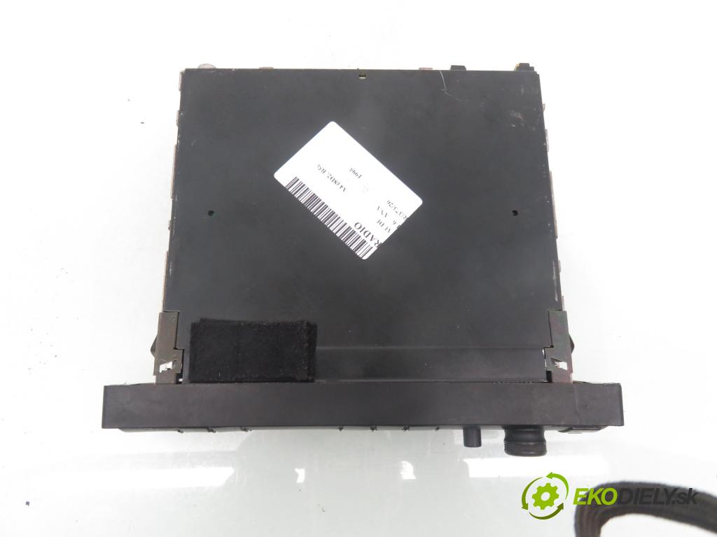 AUDI A4 (8D2, B5) SEDAN 1995 74,00 1.6 - ANA 1595,00 RADIO Modul 4D0035152 ; 7644845380