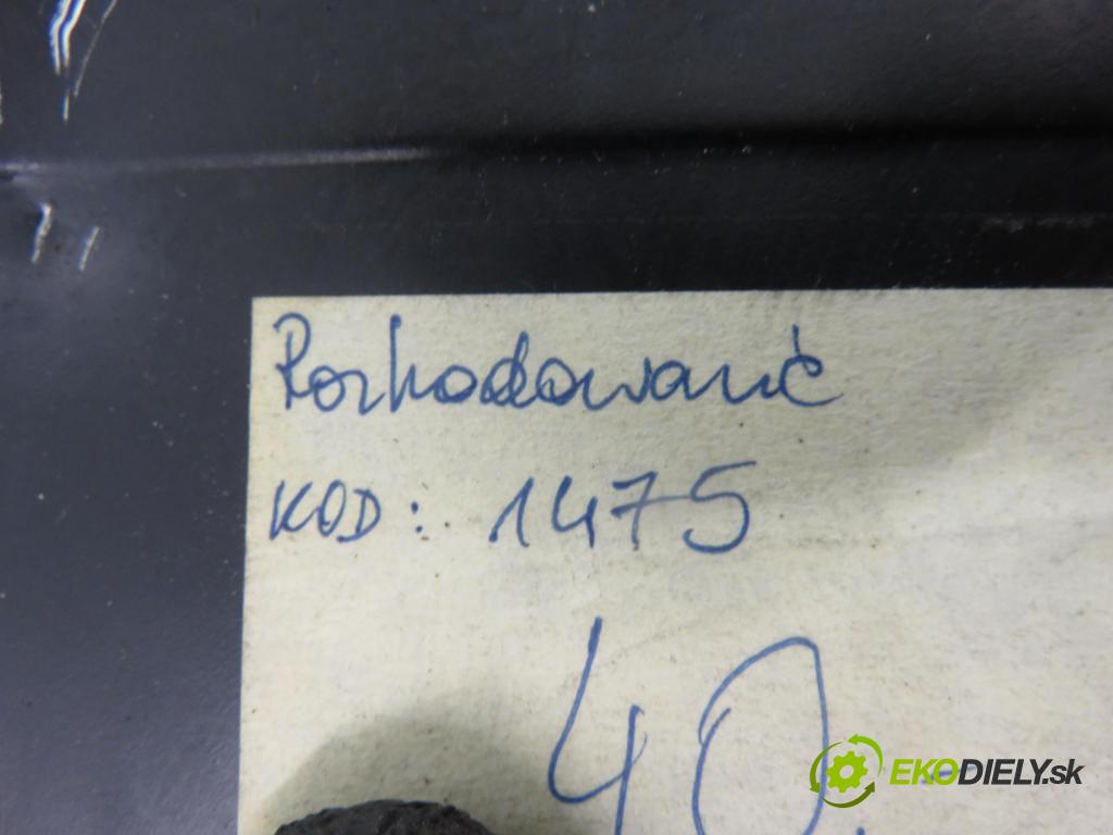 AUDI A4 (8D2, B5) SEDAN 1995 74,00 1.6 - ANA 1595,00 RADIO Modul 4D0035152 ; 7644845380