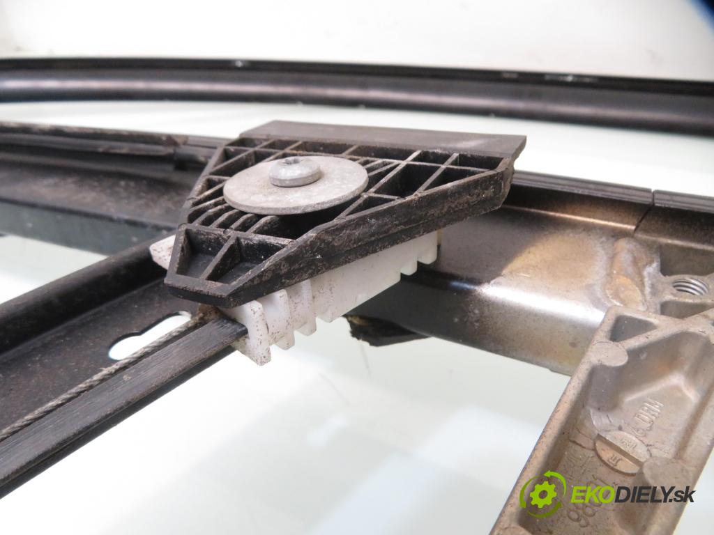 AUDI A4 (8E2, B6) SEDAN 2001 96,00 2.0 20V 130 - ALT 1984,00 Mechanizmus okien 0130821765 ; 105840103 ; 5WK47002BBF