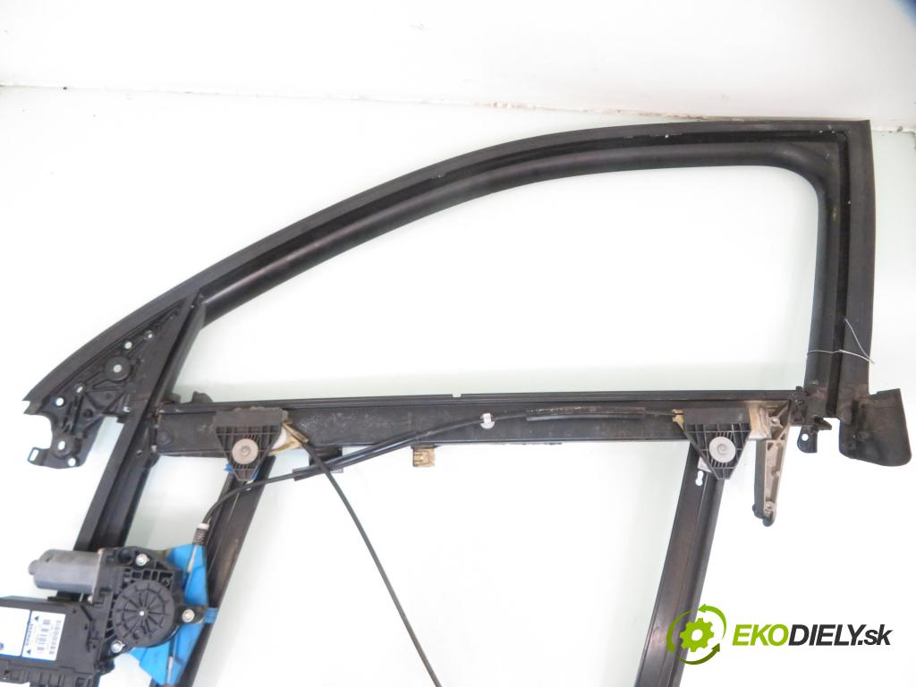AUDI A4 (8E2, B6) SEDAN 2001 96,00 2.0 20V 130 - ALT 1984,00 Mechanizmus okien 0130821765 ; 105840103 ; 5WK47002BBF