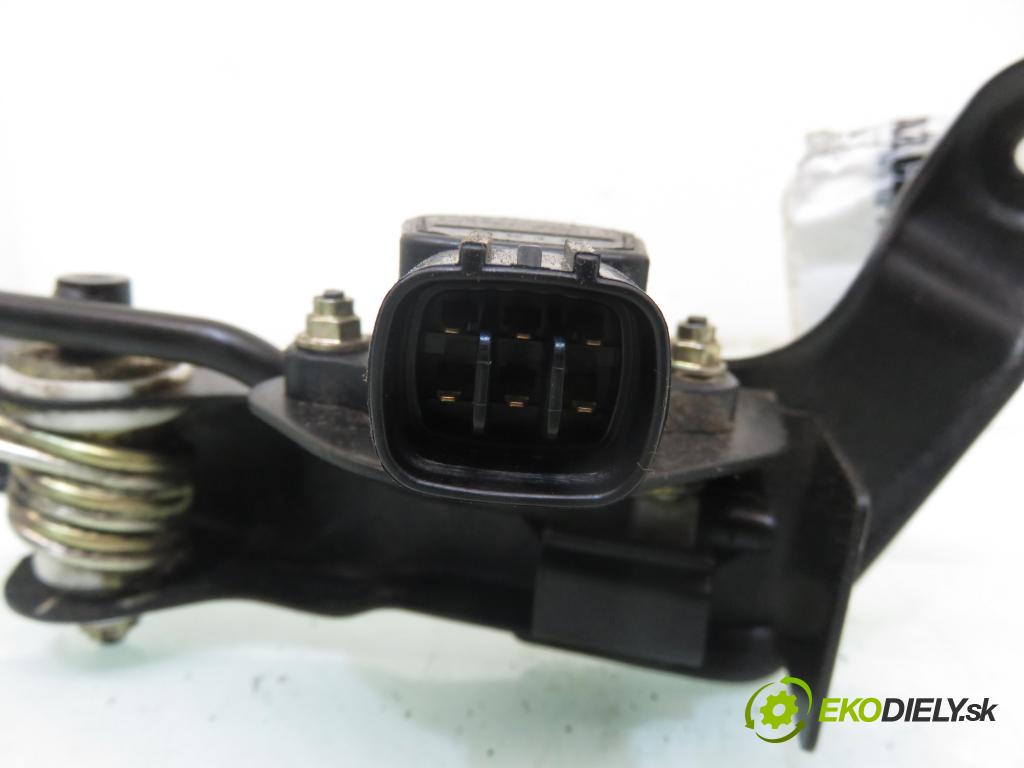TOYOTA RAV 4 II (_A2_) SUV 2004 85,00 2.0 D-4D 4WD 116 - 1CD-FTV 1995,00 Potenciometer plynu 7801042020 ; 8928133010 (Potenciometer plynového pedálu)