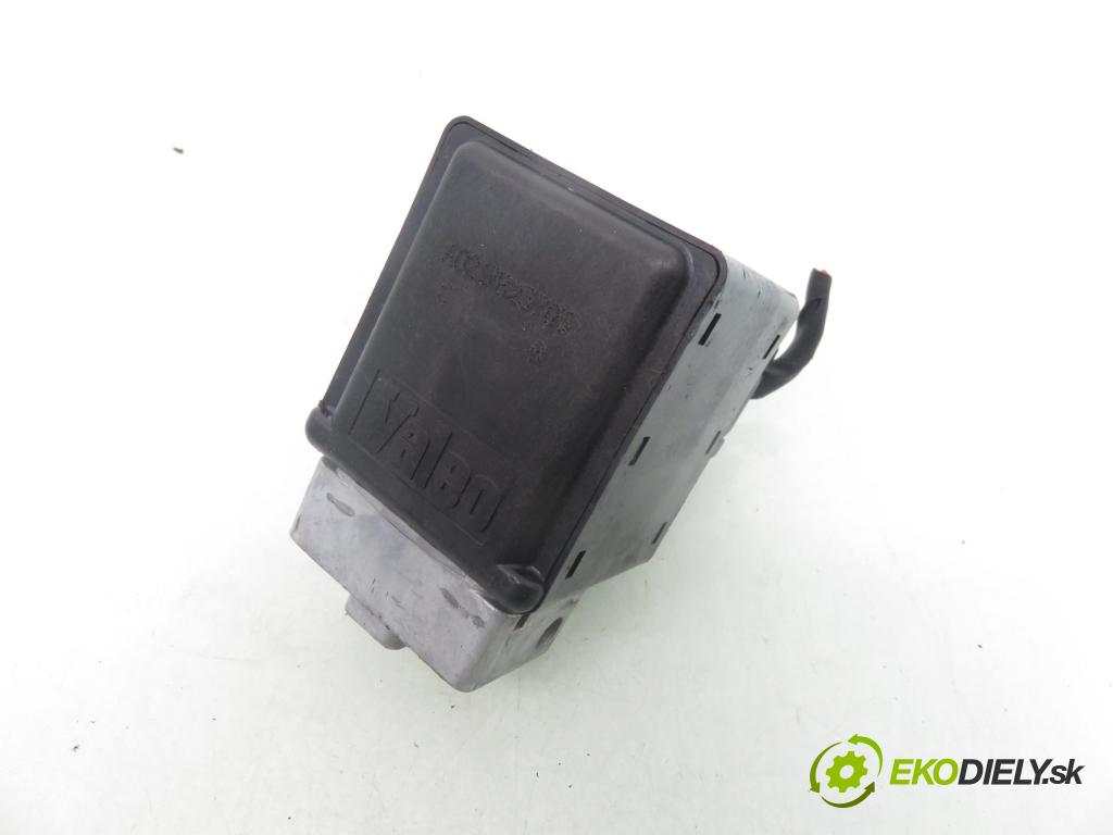 RENAULT MEGANE II (BM0/1_, CM0/1_) HB 2004 72,00 1.4 16V (BM0B, CM0B) - K4J 730 1390,00 spinačka / imobilizéra IMMO / Riadiaca jednotka 8200321263 ; 8200387138 ; 8200306033C