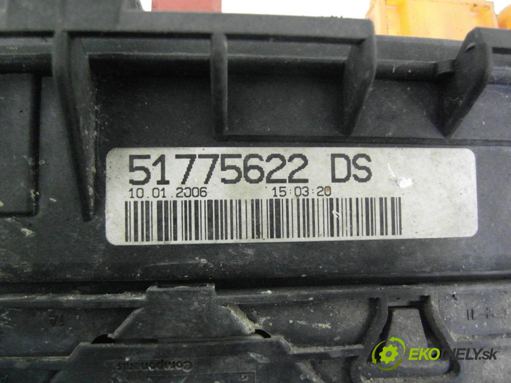 FIAT GRANDE PUNTO (199_) HB 2006 55,00 1.3 D Multijet 75 - 199 A2.000 1248,00 Skrinka POJISTKY: 51775622DS