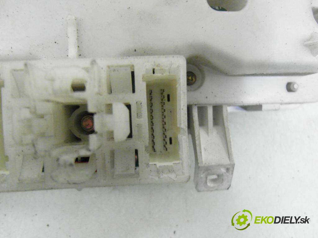 TOYOTA RAV 4 II (_A2_) SUV 2004 85,00 2.0 D-4D 4WD 116 - 1CD-FTV 1995,00 Prístrojovka elektrický 8380042A60 ; 1575202791