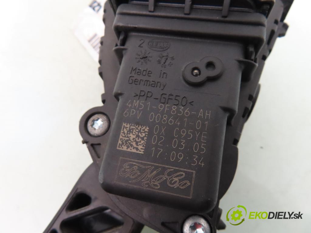 VOLVO V50 (MW) KOMBI 2005 100,00 2.0 D 136 - D 4204 T (PSA) 1997,00 Potenciometer plynu 4M519F836AH (Potenciometer plynového pedálu)