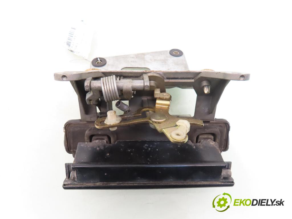 AUDI 80 Avant (8C, B4) KOMBI 1993 66,00 1.9 TDI - 1Z 1896,00 klika dveří kufr 8A9955723
