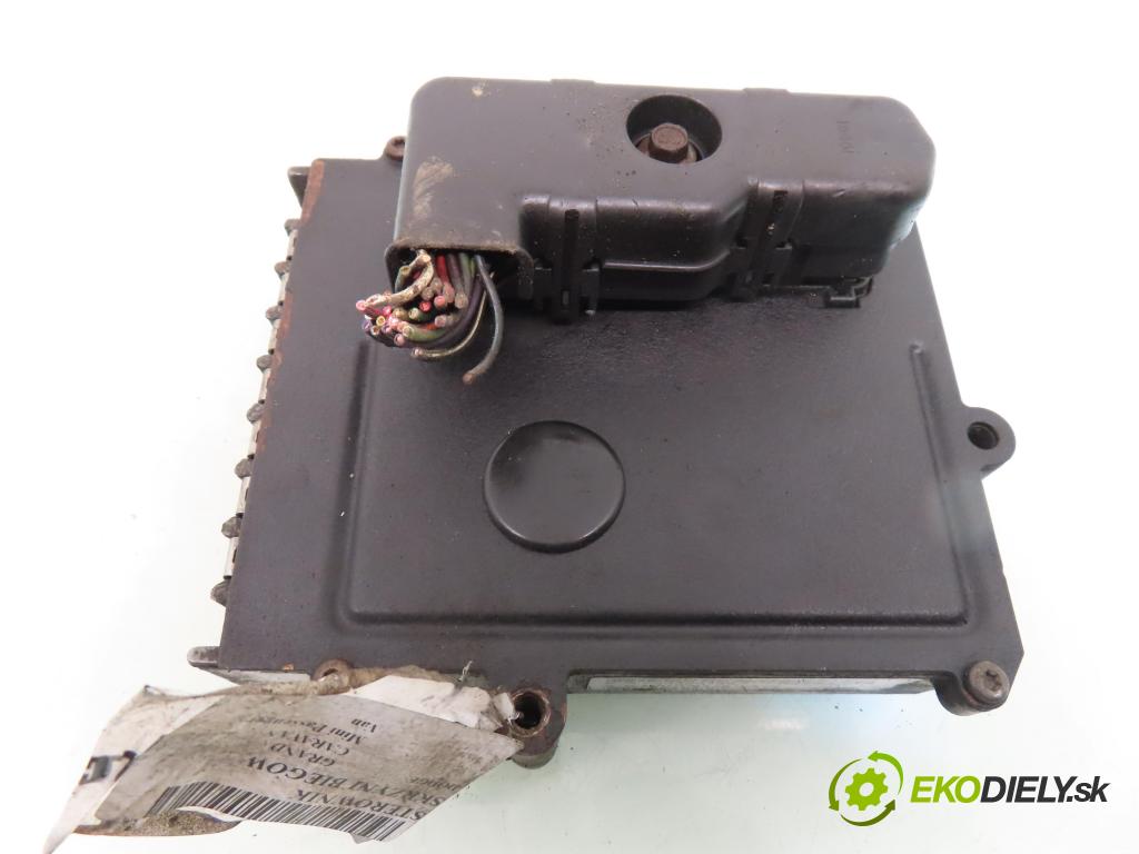 DODGE GRAND CARAVAN Mini Passenger Van MINIVAN 1996 122,00 3.8 - EGH 3778,00 Riadiaca jednotka prevodovky P04686739 ; 04686739