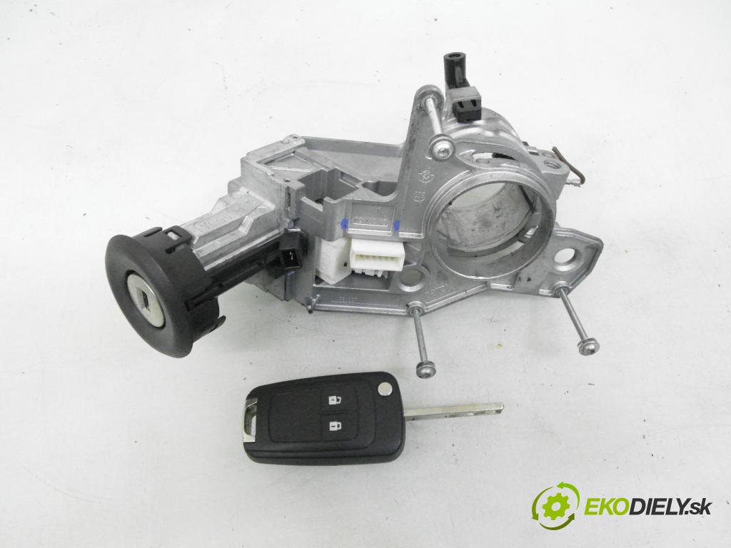 OPEL ASTRA H Kombi (A04) KOMBI 2005 77,00 1.6 - Z 16 XE1 1598,00 spinačka / imobilizéra IMMO / Riadiaca jednotka 12230740 ; N0501882 ; 2421430