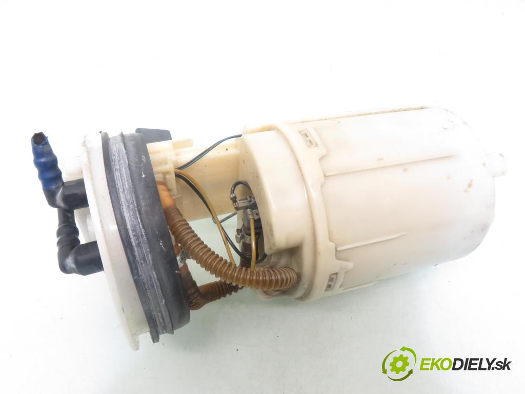 VW GOLF IV (1J1) HB 2001 55,00 1.4 16V - APE 1390,00 Pumpa paliva 1J0919051H
