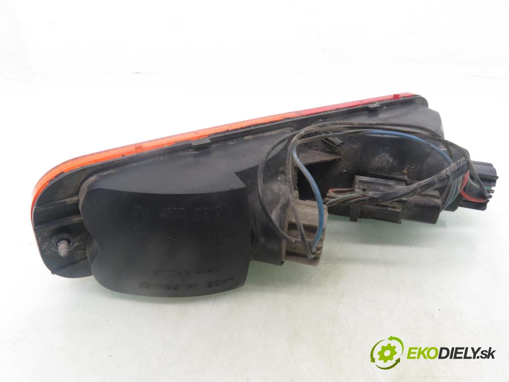 LAND ROVER FREELANDER (L314) SUV 2000 72,00 2.0 DI 4x4 - 20 T2N 1994,00 Svetlo