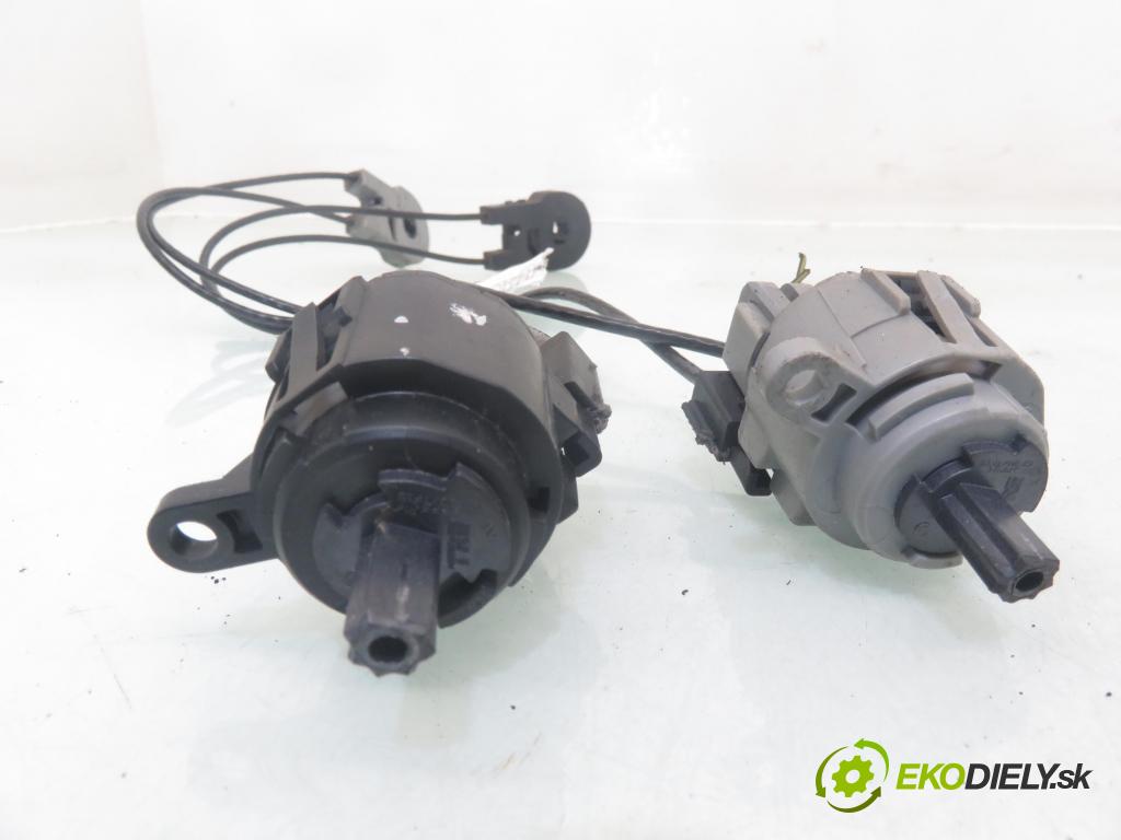 FORD FOCUS (DAW, DBW) HB 2002 74,00 1.6 16V 100 - FYDA 1596,00 lanko panel topení 2M5111503AA ; 2M5111504AA
