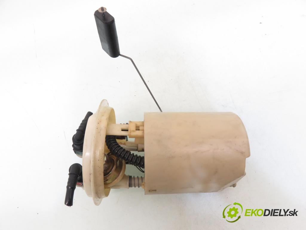 RENAULT CLIO II (BB_, CB_) HB 2002 72,00 1.4 16V (B/CB0P) - K4J 710 1390,00 Pumpa paliva 8200027963 ; 09745659903