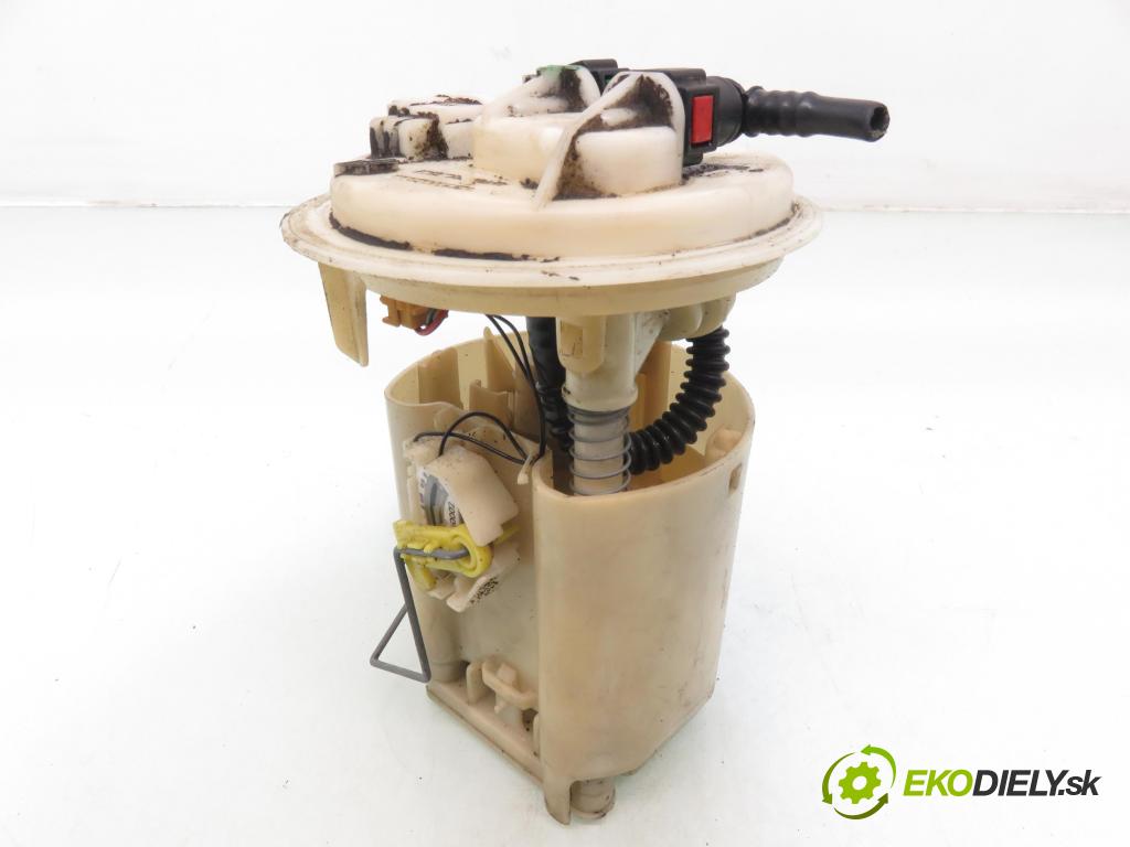 RENAULT CLIO II (BB_, CB_) HB 2002 72,00 1.4 16V (B/CB0P) - K4J 710 1390,00 Pumpa paliva 8200027963 ; 09745659903