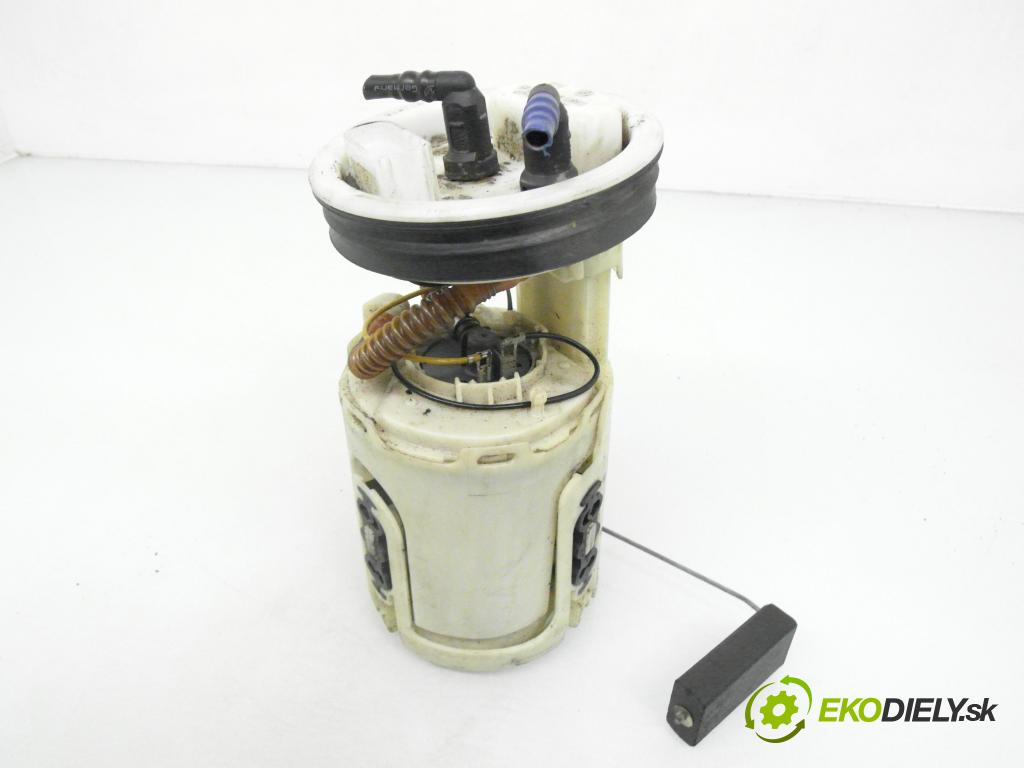 VW POLO (6N1) HB 1996 44,00 1.4 60 1390,00 Pumpa paliva 6N0919051M ; 228231003001