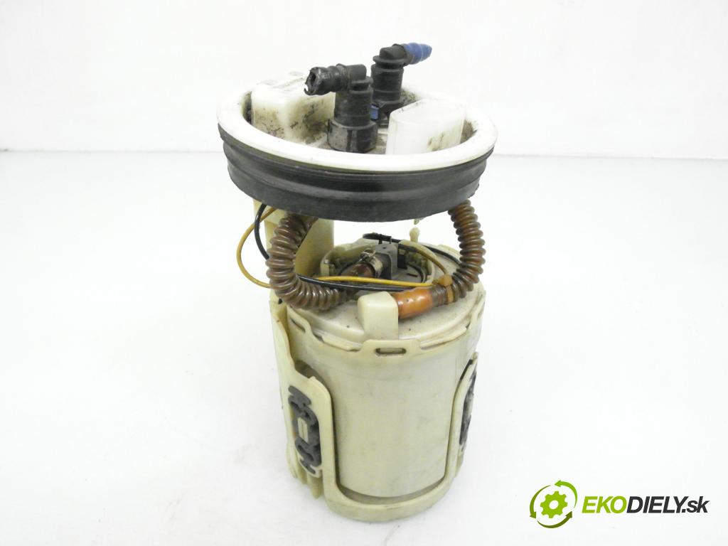 VW POLO (6N1) HB 1996 44,00 1.4 60 1390,00 Pumpa paliva 6N0919051L ; 228231003001