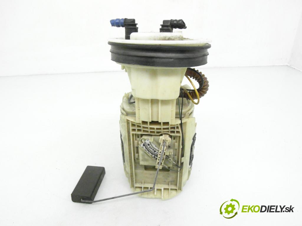VW POLO (6N1) HB 1996 44,00 1.4 60 1390,00 Pumpa paliva 6N0919051L ; 228231003001