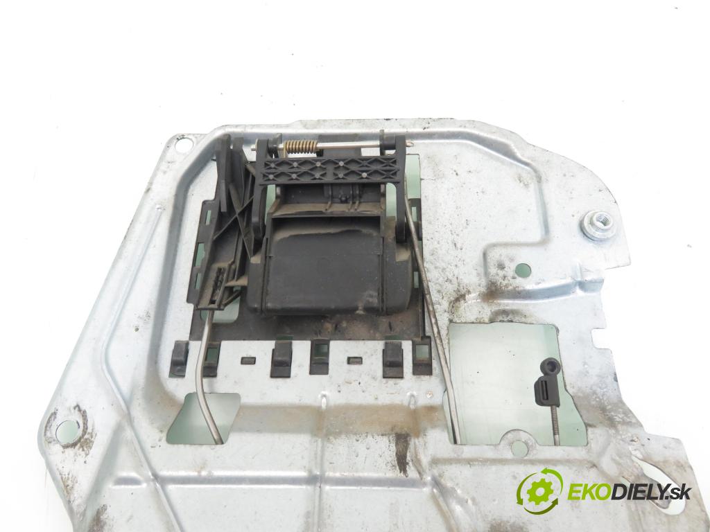 VW TRANSPORTER V Skrzynia (7HA, 7HH, 7EA, 7EH) FURGON 2007 75,00 1.9 TDI - BRS 1896,00 zámok dvierka 7H0827201AP ; 7H0827202C