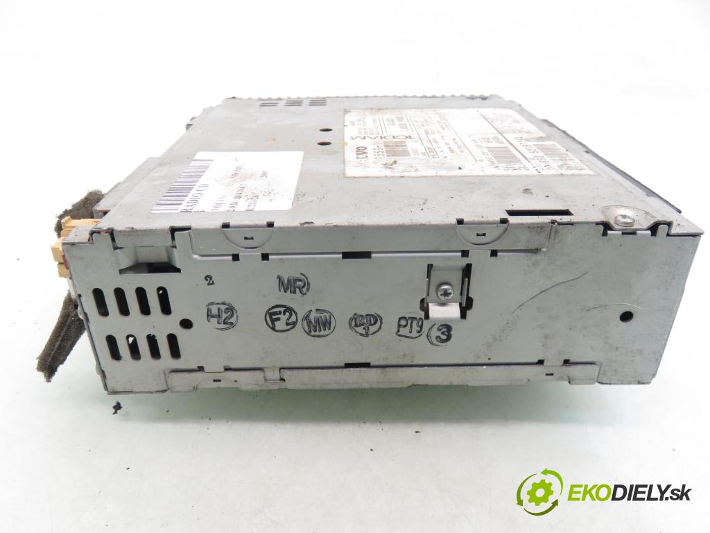 VOLVO V50 (MW) KOMBI 2005 100,00 2.0 D 136 - D 4204 T (PSA) 1997,00 RADIO CD 30725691 ; 52187245 ; VO1650
