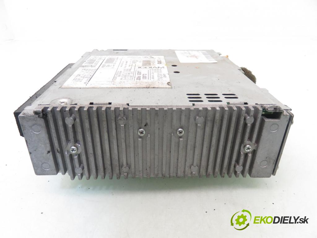 VOLVO V50 (MW) KOMBI 2005 100,00 2.0 D 136 - D 4204 T (PSA) 1997,00 RADIO CD 30725691 ; 52187245 ; VO1650
