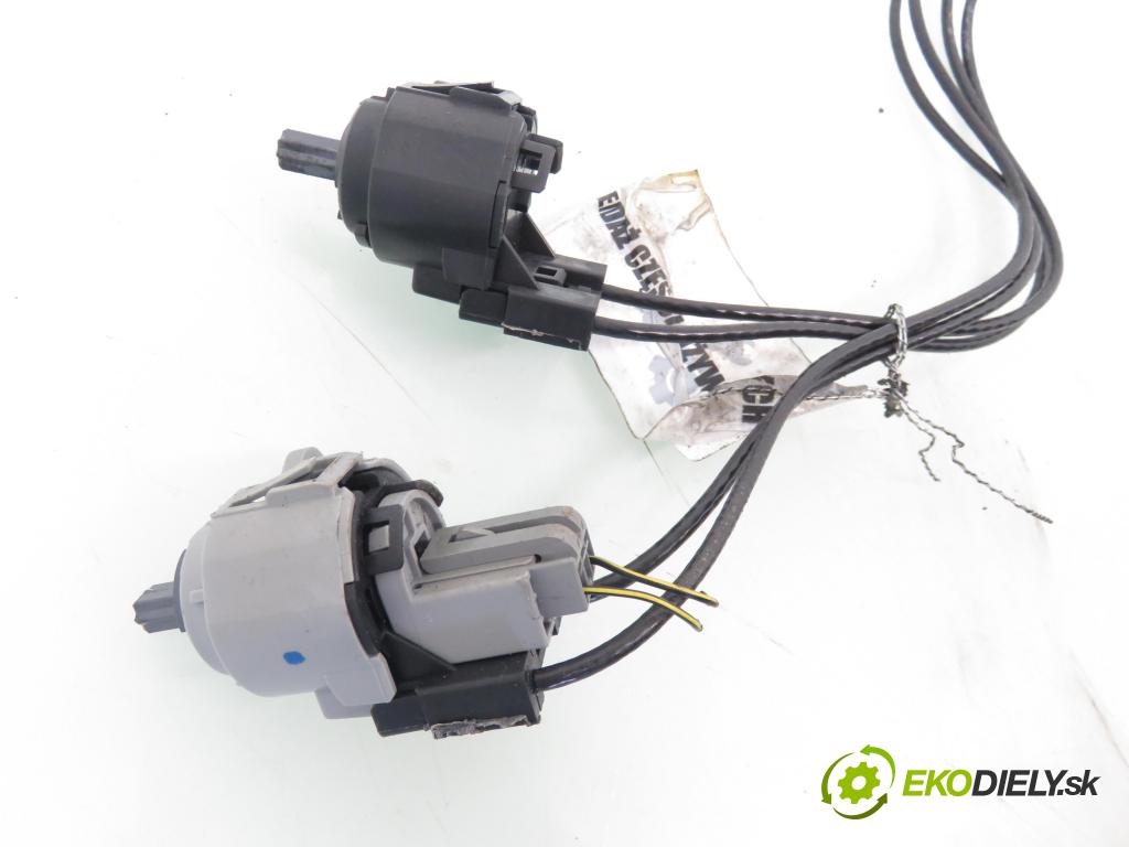 FORD FOCUS (DAW, DBW) HB 2002 66,00 1.8 TDDi 90- C9DB 1753,00 Lanko panel kúrenia 98AB11503AH ; 98AB11503AH