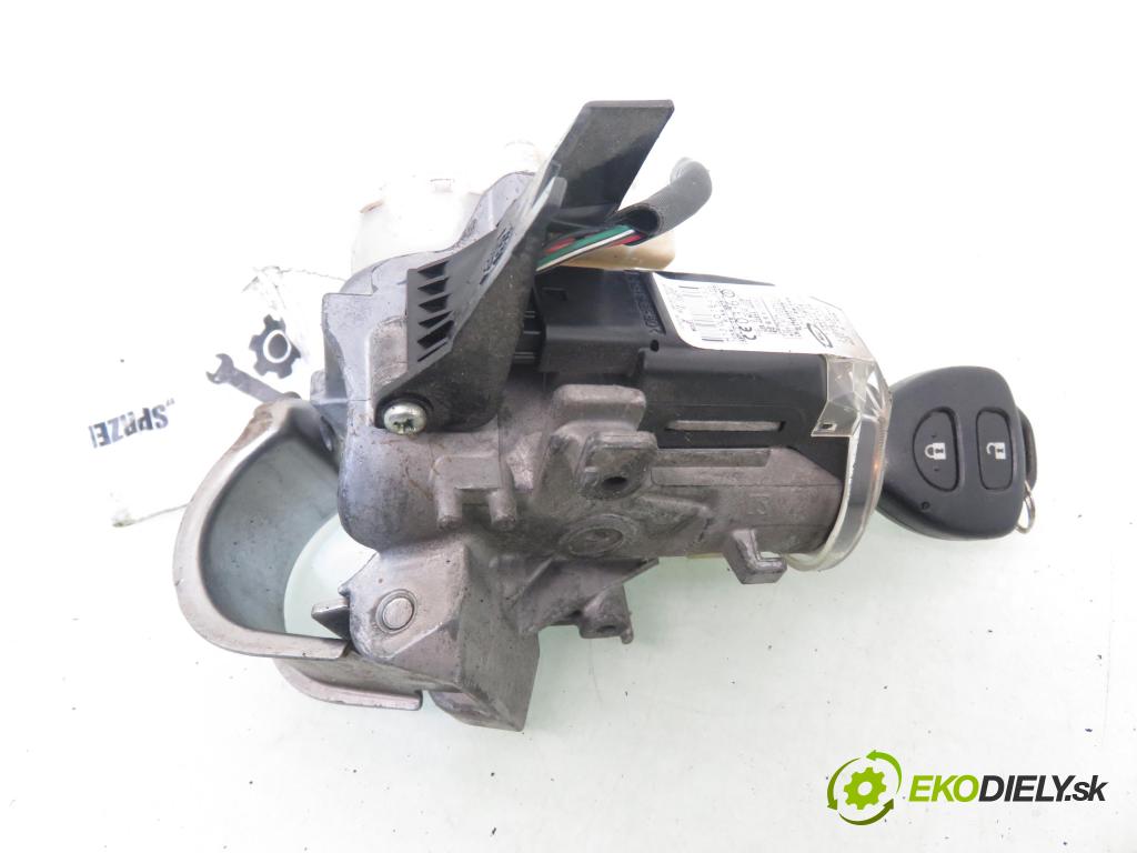 TOYOTA COROLLA (_E12_) SEDAN 2007 66,00 1.4 D-4D 90 - 1ND-TV 1364,00 spinačka 45020424 ; 8978342020 ; 626712000 (Spínacia skrinka)