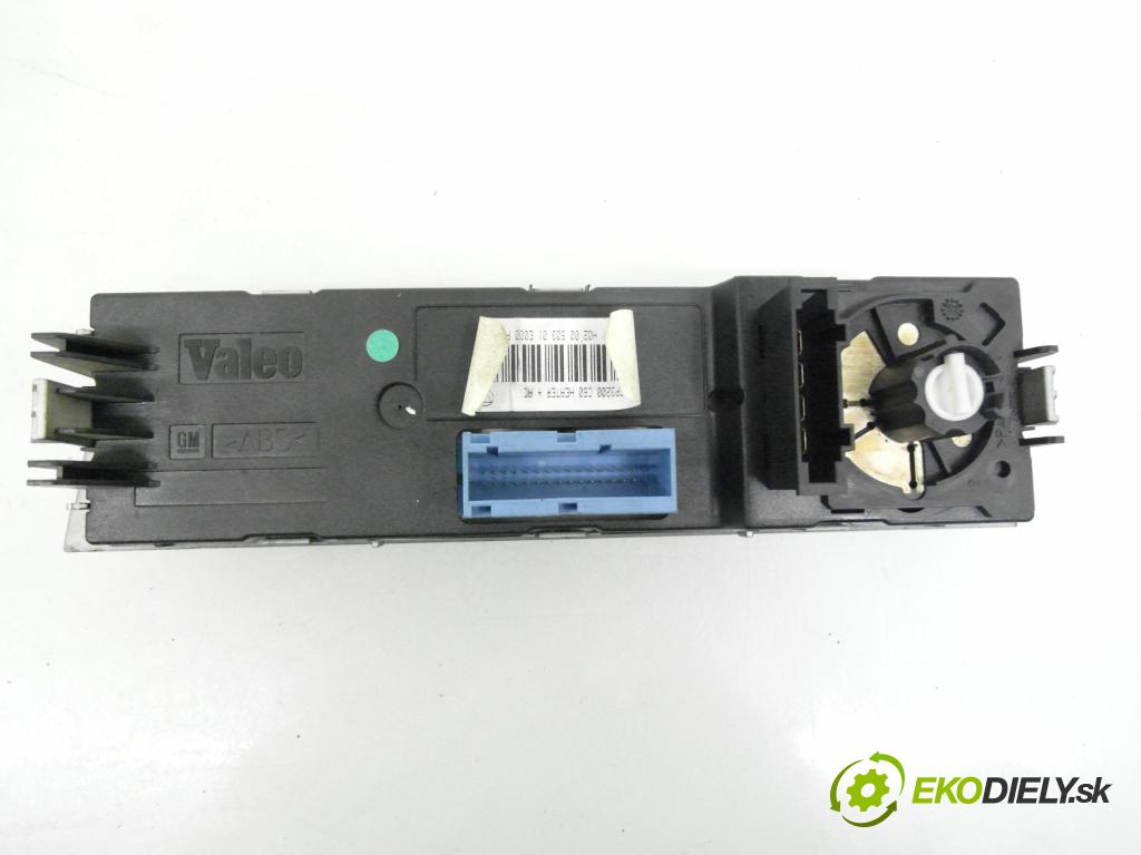 OPEL VECTRA C GTS (Z02) LIFTBACK 2004 92,00 2.2 DTI 16V 125 - Y 22 DTR 2172,00 Panel kúrenia KLIMATRONIK 69550001 ; 13138190 ; MCP3200