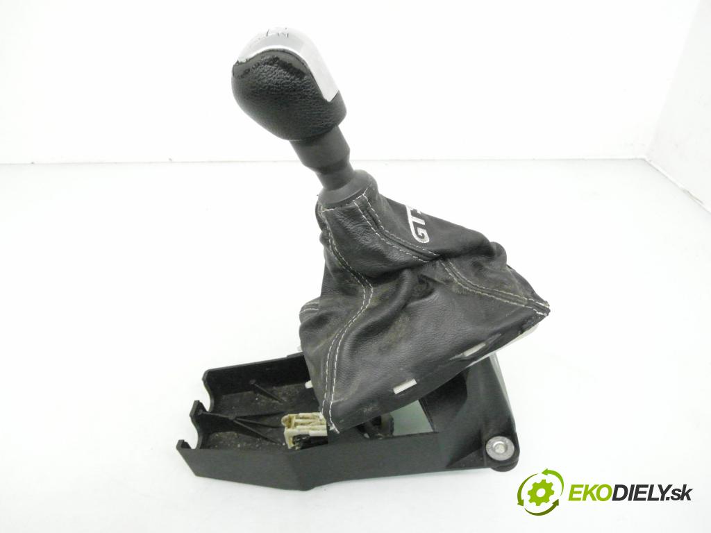 OPEL VECTRA C GTS (Z02) LIFTBACK 2004 92,00 2.2 DTI 16V 125 - Y 22 DTR 2172,00 ZVEDÁK:
