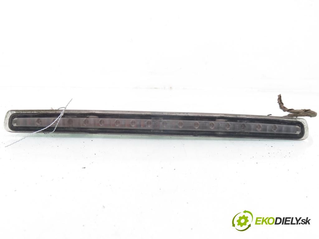 OPEL VECTRA C GTS (Z02) LIFTBACK 2003 155,00 3.2 V6 - Z 32 SE 3175,00 svetlo bŕzd 13101738