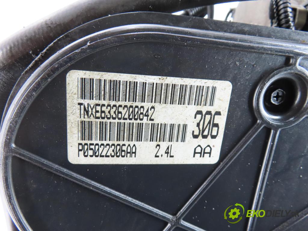 CHRYSLER VOYAGER IV (RG, RS) MINIVAN 2003 108,00 2.4 - EDZ 2429,00 Motor benz. EDZ ; P05022306AA