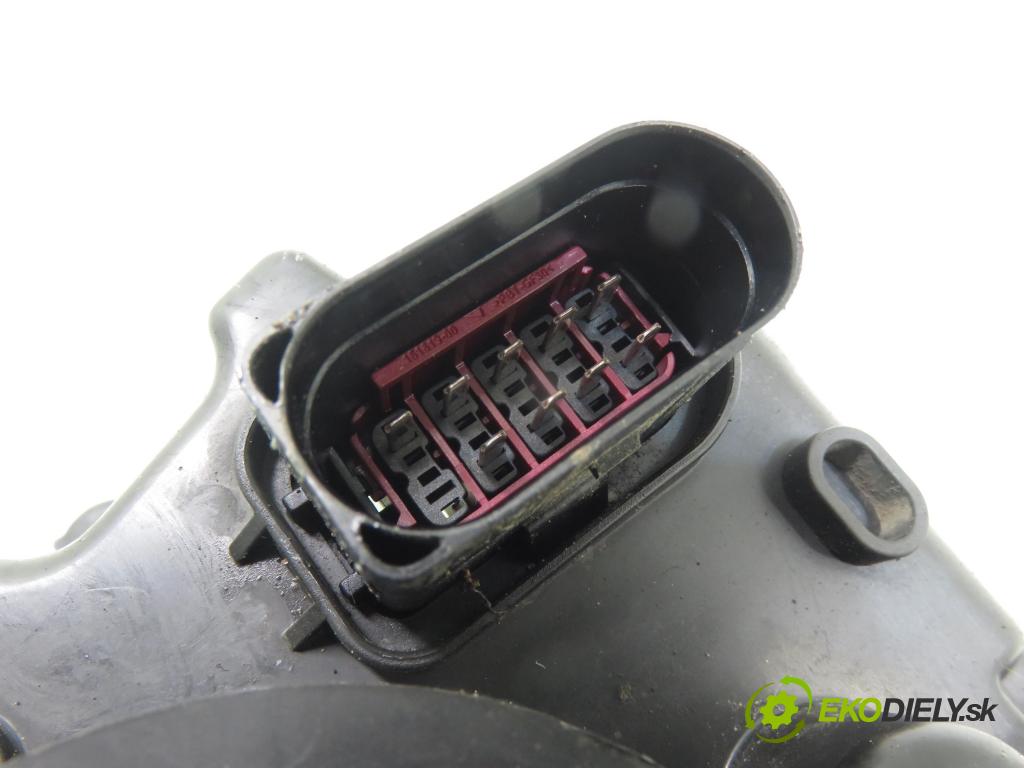 VW POLO (9N_) HB 2003 40,00 1.2 6V 54 - AWY 1198,00 Svetlo LP 6Q1941007AN