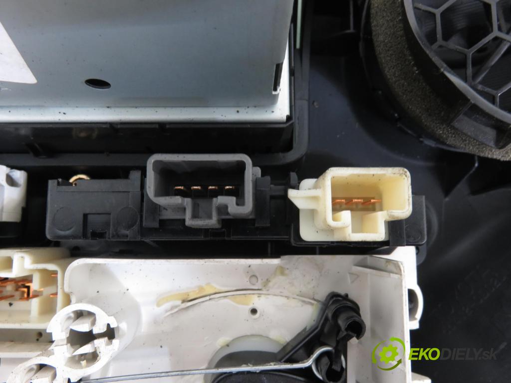 TOYOTA YARIS (_P1_) HB 2005 64,00 1.3 VVTi 87 - 2SZ-FE 1298,00 Panel kúrenia KLIMATIZACE: 861100D040 ; 554050D110B0 ; 554120D020