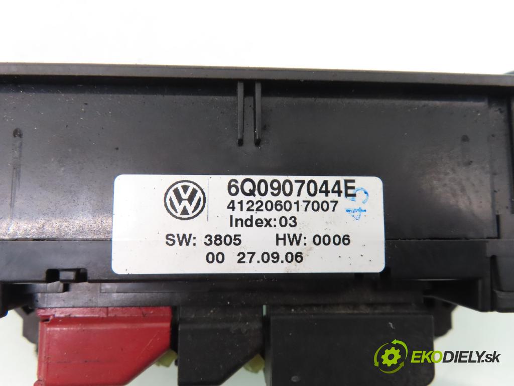 VW POLO (9N_) HB 2006 51,00 1.4 TDI - BNM 1422,00 Panel kúrenia KLIMATRONIK 6Q0907044E