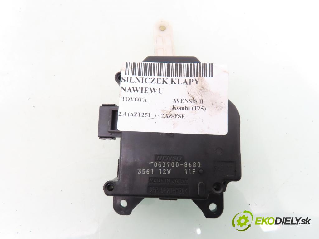 TOYOTA AVENSIS Kombi (_T25_) KOMBI 2005 120,00 2.4 (AZT251_) - 2AZ-FSE 2362,00 Motorček dverí kúrenia 0637008680