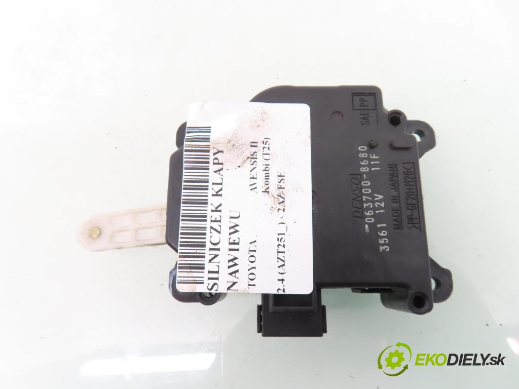 TOYOTA AVENSIS Kombi (_T25_) KOMBI 2005 120,00 2.4 (AZT251_) - 2AZ-FSE 2362,00 Motorček dverí kúrenia 0637008680