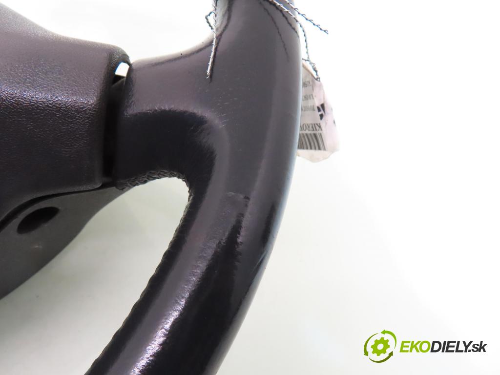 TOYOTA YARIS (_P1_) HB 2004 50,00 1.0 VVT- i 68 - 1SZ-FE 998,00 Volant  (Volant)