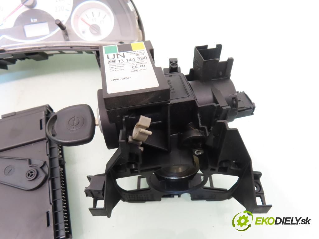 OPEL CORSA C (X01) HB 2006 55,00 1.2 16V 75 - Z 12 XE 1199,00 spinačka / imobilizéra IMMO / Riadiaca jednotka 0261208253 ; 55352622 ; 13173357WL