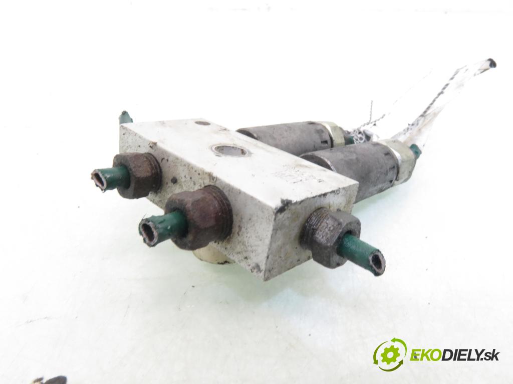 OPEL CORSA C (X01) HB 2001 43,00 1 - Z 10 XE 973,00 motorek regulace SILY brzdení 1012343