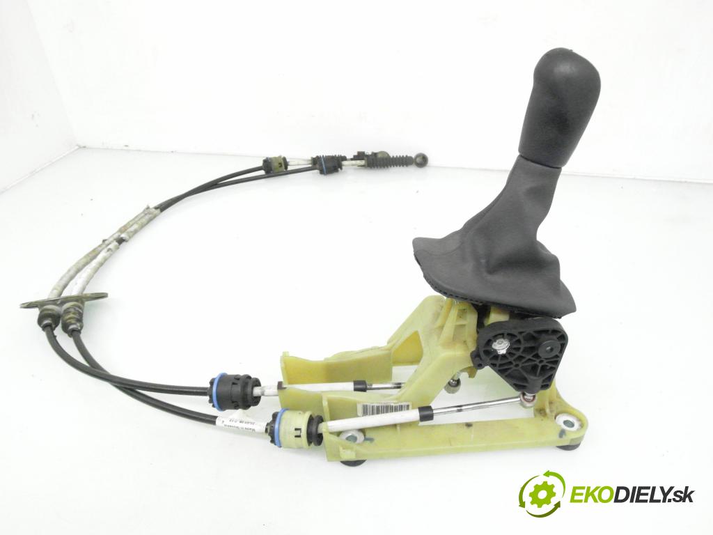 VOLVO C30 (533) HB 2008 100,00 2.0 D - D 4204 T 1997,00 ZVEDÁK: 30759150