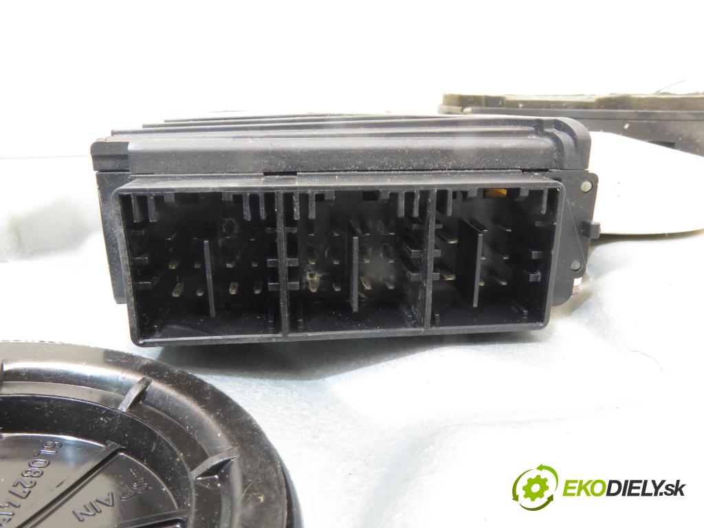 SEAT IBIZA III (6L1) HB 2003 55,00 1.4 16V - BBY 1390,00 Mechanizmus okien 3D 6Q2959802A ; 6L3837751