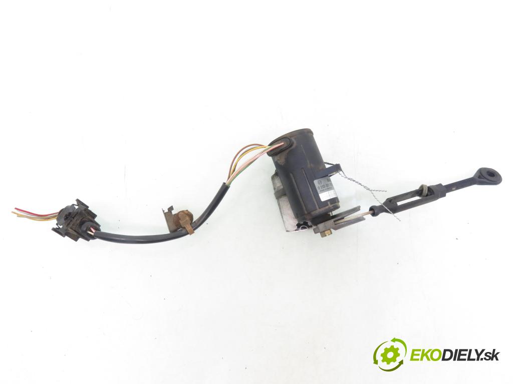 AUDI A4 (8D2, B5) SEDAN 1996 66,00 1.9 TDI - 1Z 1896,00 Potenciometer plynu 0205001032 ; 028907475B (Potenciometer plynového pedálu)