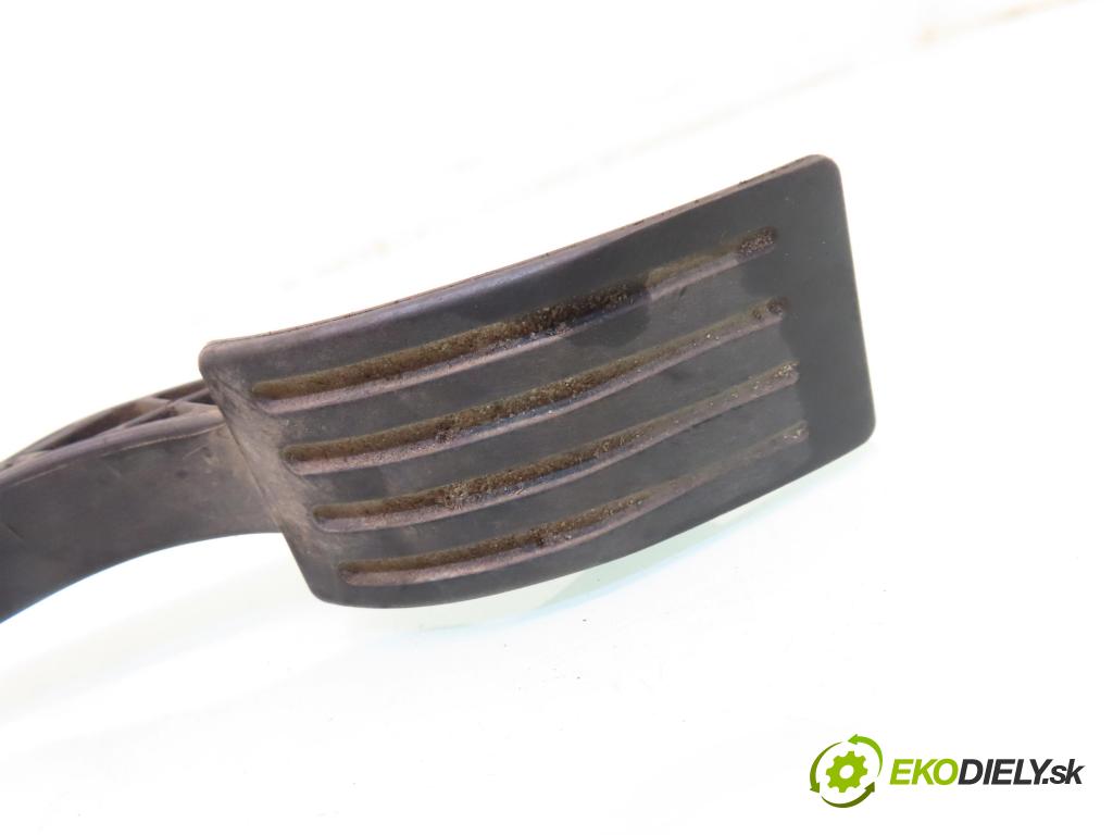 FORD FOCUS II Turnier (DA_, FFS, DS) KOMBI 2007 80,00 1.6 TDCi 109 - G8DB 1560,00 Potenciometer plynu 3M519F836AE ; 6PV00864110 (Potenciometer plynového pedálu)