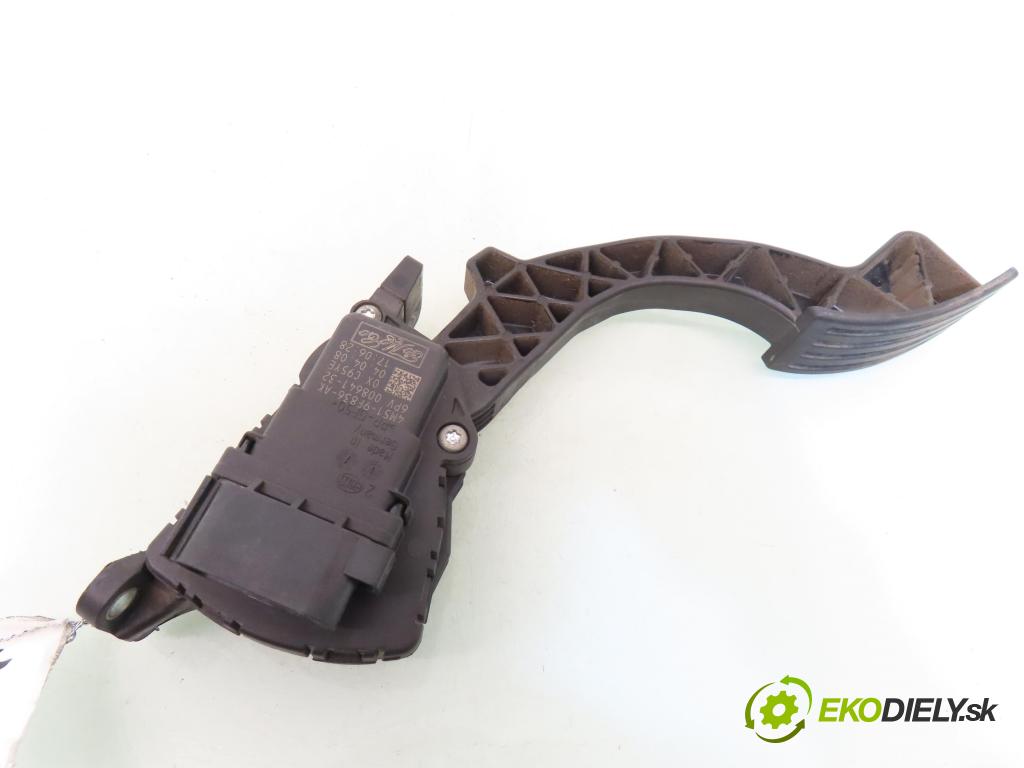 VOLVO C30 (533) HB 2008 100,00 2.0 D 136 - D 4204 T 1997,00 Potenciometer plynu 4M519F836AK ; 6PV00864132 (Potenciometer plynového pedálu)