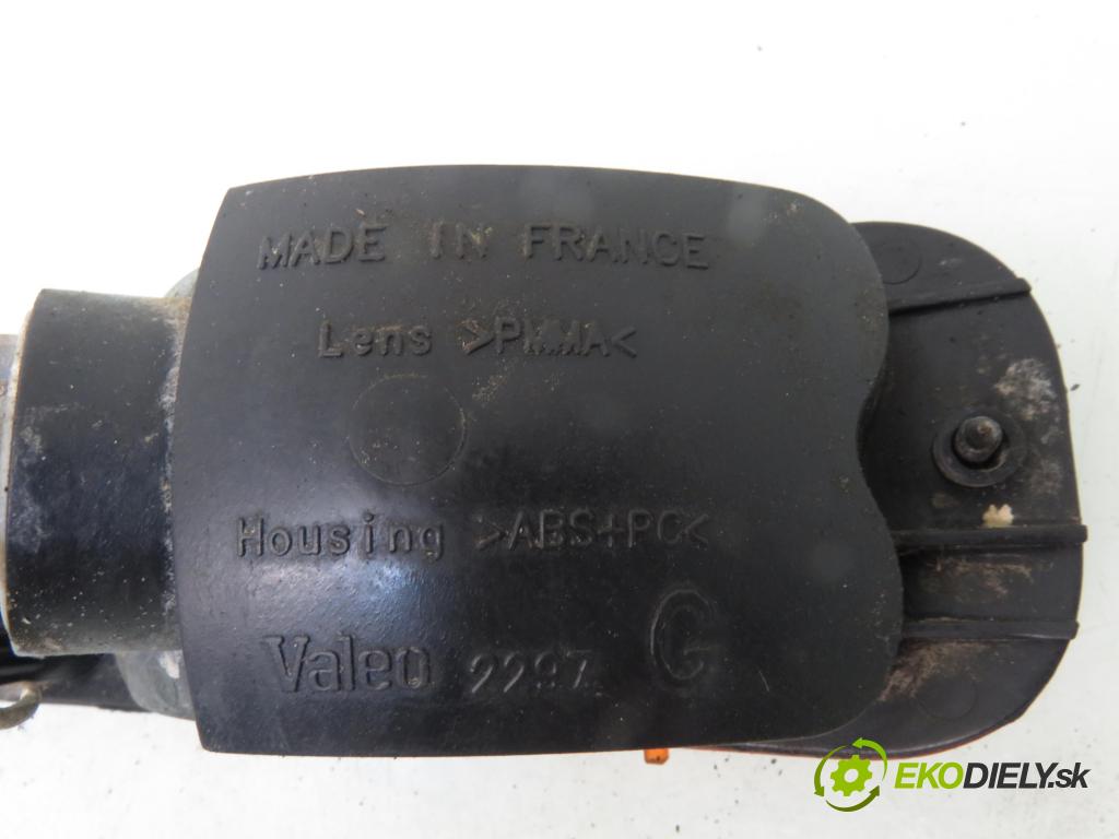LAND ROVER FREELANDER (L314) SUV 2000 72,00 2.0 DI 4x4 - 20 T2N 1994,00 světlo 