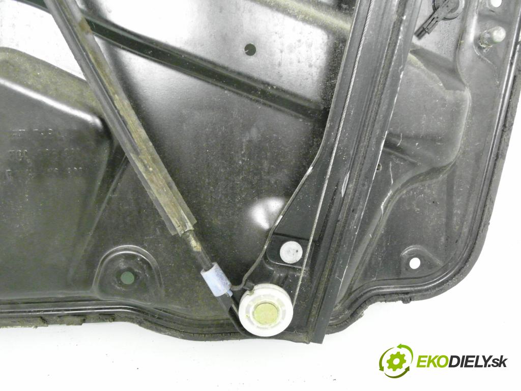 VW GOLF IV (1J1) HB 1998 74,00 1.6 - AKL 1595,00 Mechanizmus okien J4837755A
