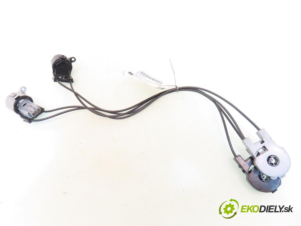 FORD FOCUS (DAW, DBW) HB 2002 85,00 1.8 TDCi - F9DA 1753,00 lanko panel topení 2M5111503AA ; 2M5111504AA