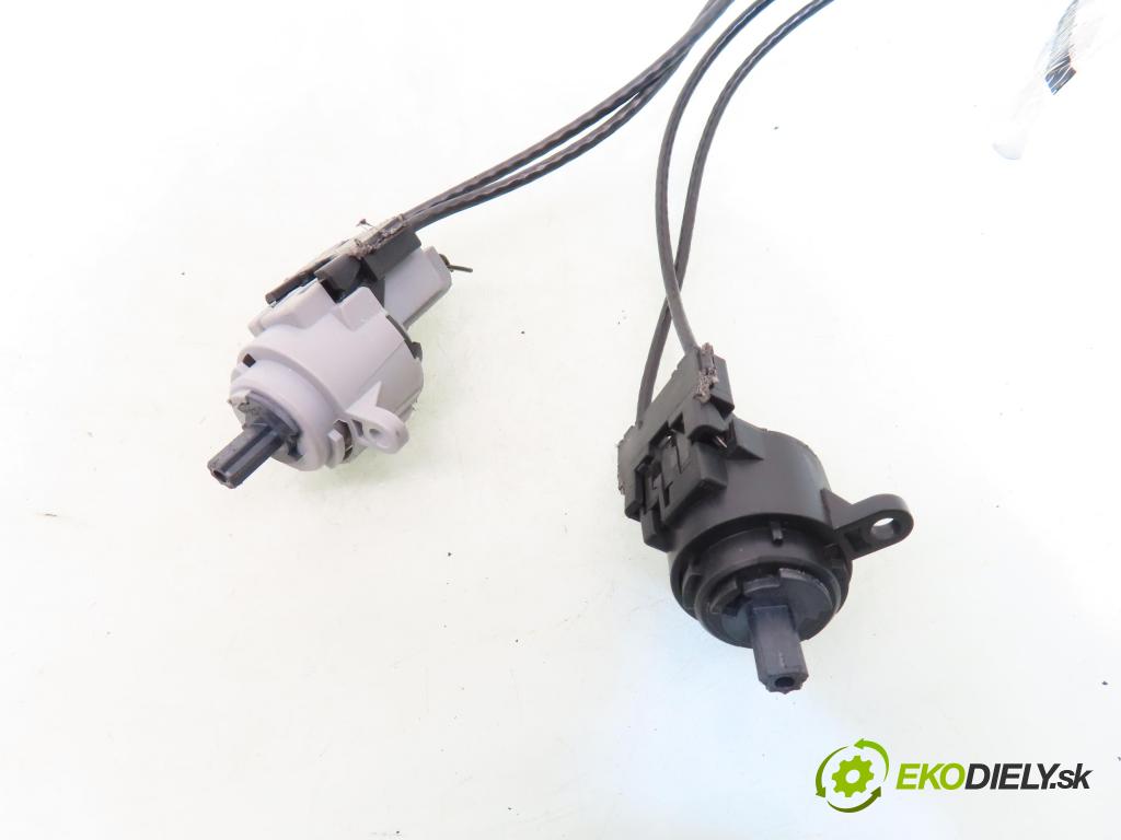 FORD FOCUS (DAW, DBW) HB 2002 85,00 1.8 TDCi - F9DA 1753,00 Lanko panel kúrenia 2M5111503AA ; 2M5111504AA
